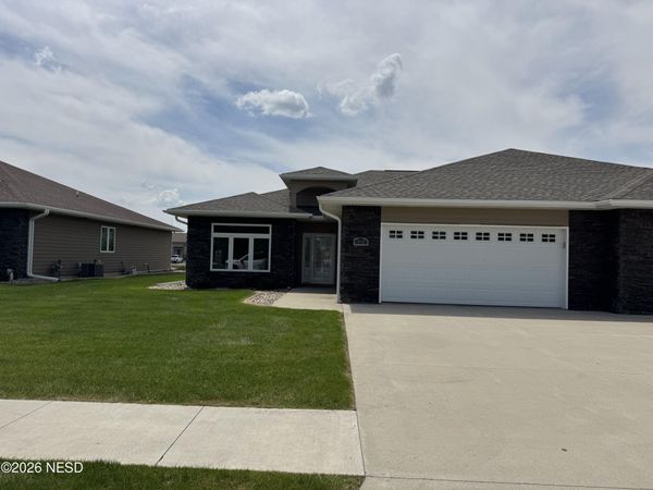 916 16TH AVENUE NE, Watertown, SD 57201