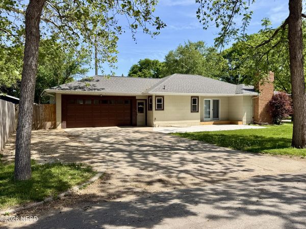 708 S 5TH STREET, Milbank, SD 57252