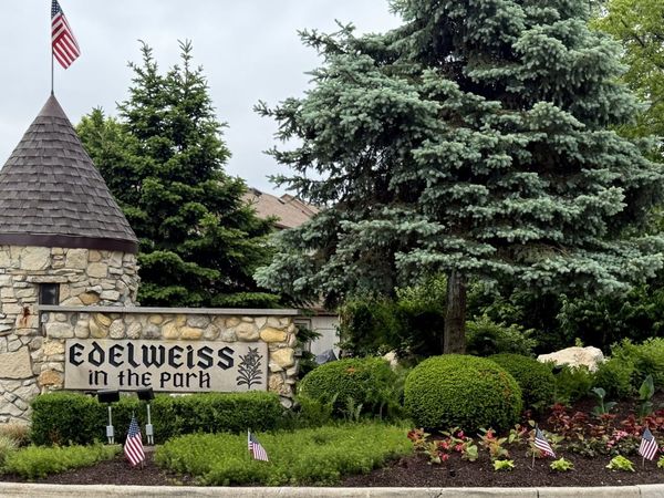 11716 S Black Forest Lane , Palos Park, IL 60464