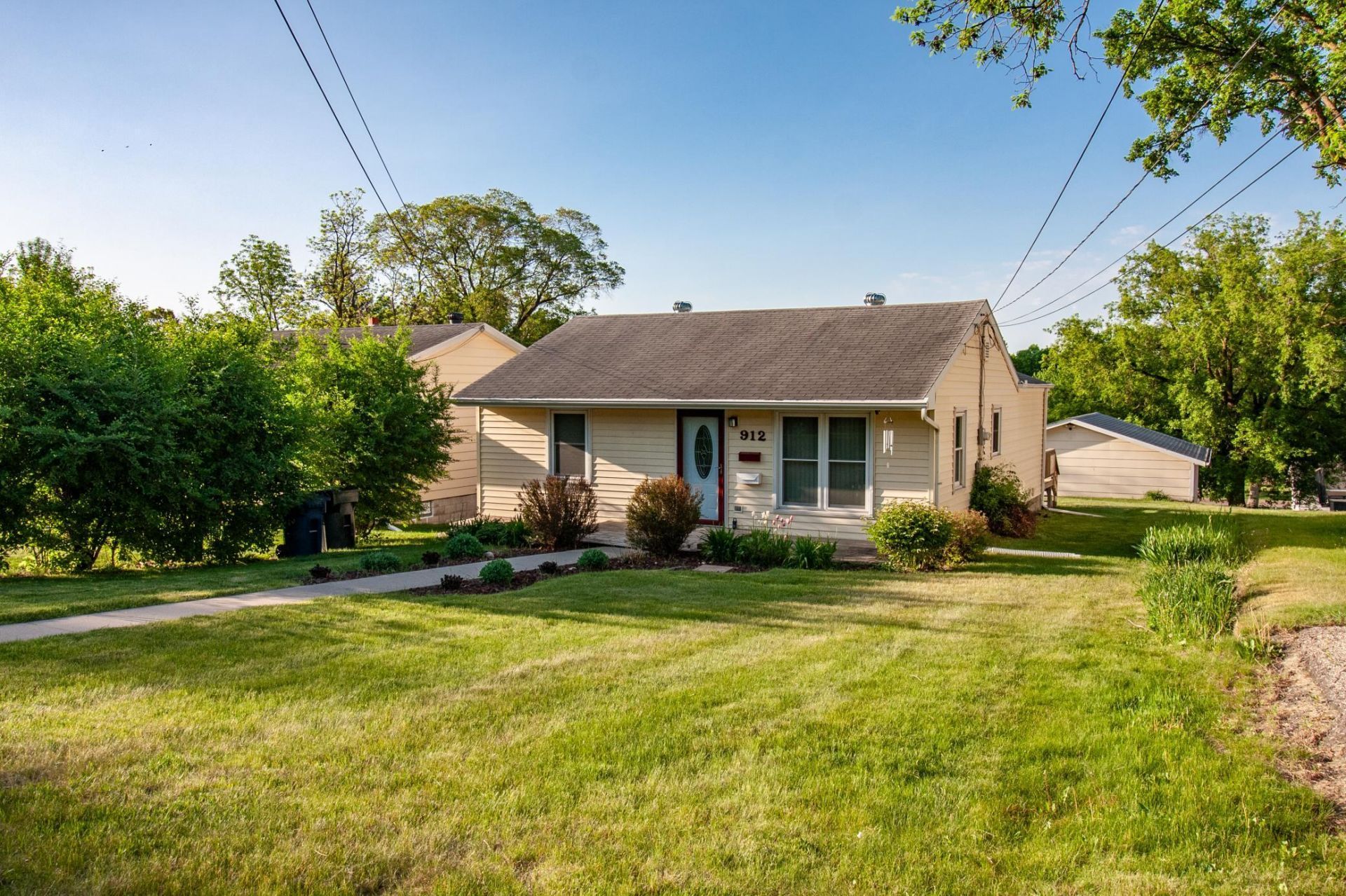 912 E Highland Avenue , Fergus Falls, MN 56537 Main Photo