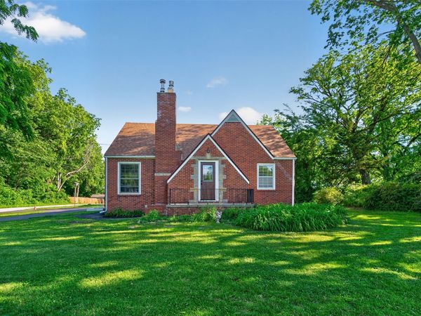 1020 NE 60th Avenue, Des Moines, IA 50313