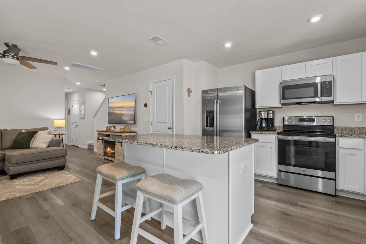 142 Villa Grande St.  Photo 12