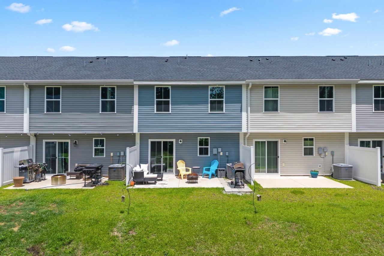 142 Villa Grande St.  Photo 32
