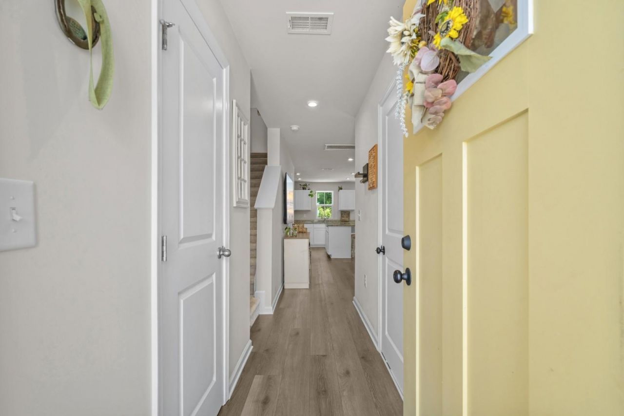 142 Villa Grande St.  Photo 5