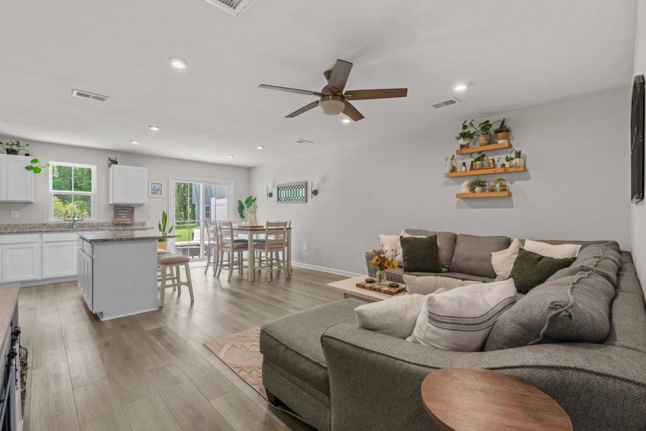 142 Villa Grande St.  Photo 7