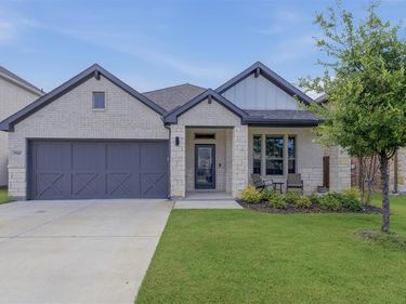 5545 Summit Creek Road , Fort Worth, TX 76126
