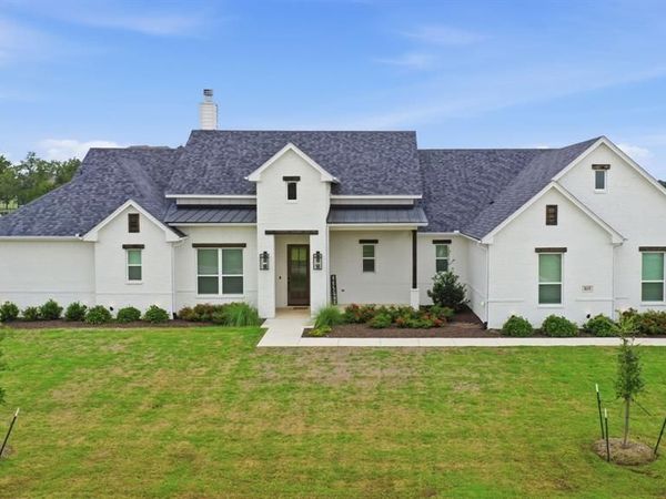 815 Wind River Pass , Azle, TX 76020