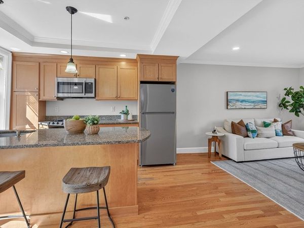 122-124 Charles St, Unit 124-1, Cambridge, MA 02141