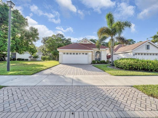 615 SW St Thomas Cove, Port St. Lucie, FL 34986