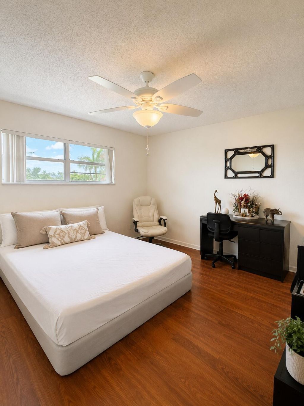 8990 S Hollybrook Boulevard, Unit 302, Pembroke Pines, FL 33025 Photo