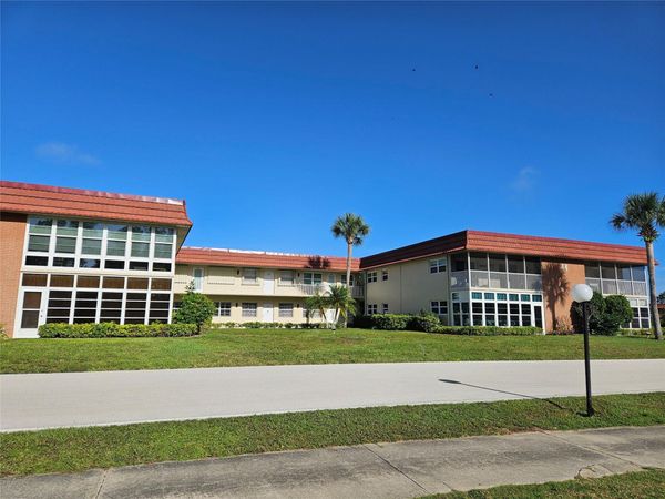 44 Woodland Drive, Unit 205, Vero Beach, FL 32962