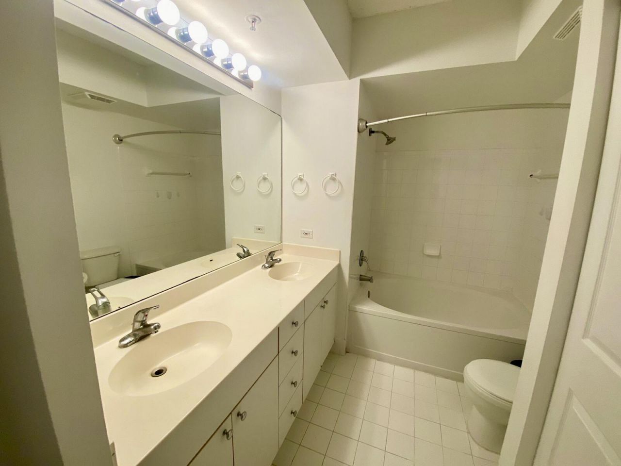 17100 N Bay Road, Unit 1911, Sunny Isles Beach, FL 33160 Photo