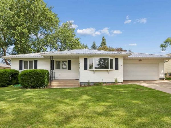 1518 Hollywood Blvd, Iowa City, IA 52240