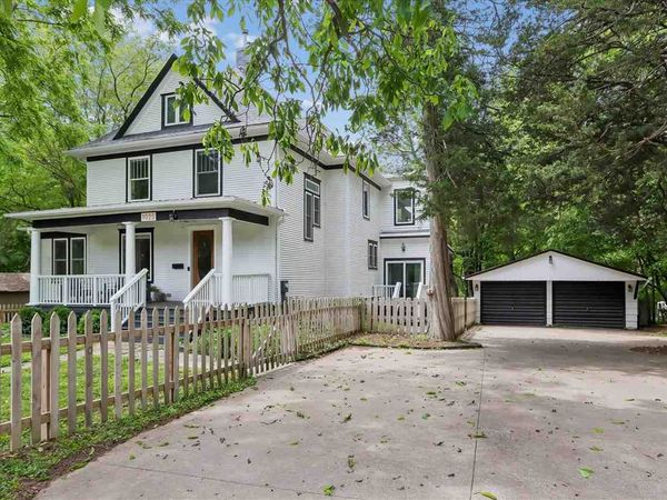 1025 N Summit St, Iowa City, IA 52245