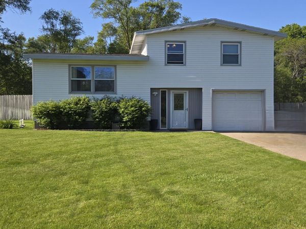 1852 Oak Park Drive, Muskegon, MI 49442