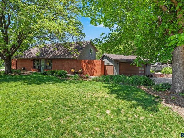 1700 E Otonka Trl, Sioux Falls, SD 57103