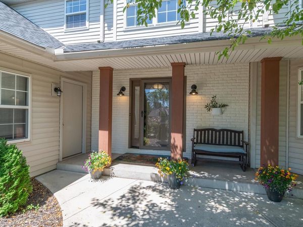 412 E Red Pine CIRCLE, Dousman, WI 53118