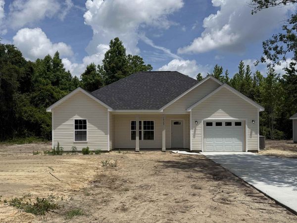 10562 W Highway 19 , Loris, SC 29569