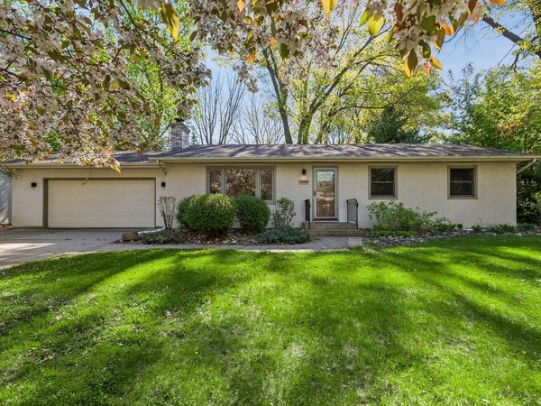 2966 Mildred Drive, Roseville, MN 55113