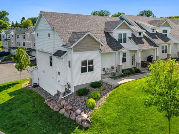 2673 New Century Place E, Maplewood, MN 55119