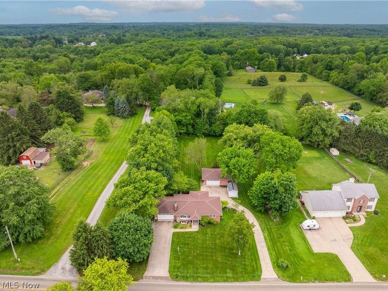 11385 William Penn Avenue NE, Hartville, OH 44632 Photo 2