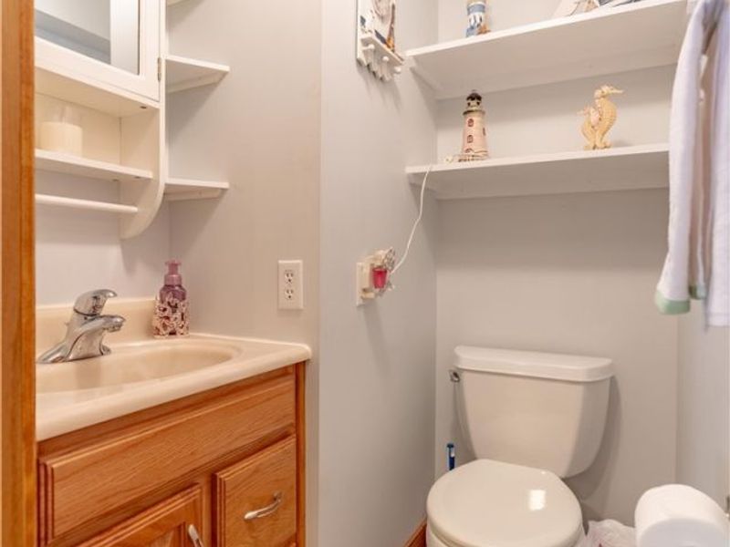 11385 William Penn Avenue NE, Hartville, OH 44632 Photo 30