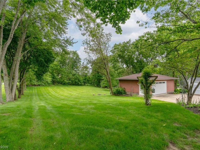 11385 William Penn Avenue NE, Hartville, OH 44632 Photo 7