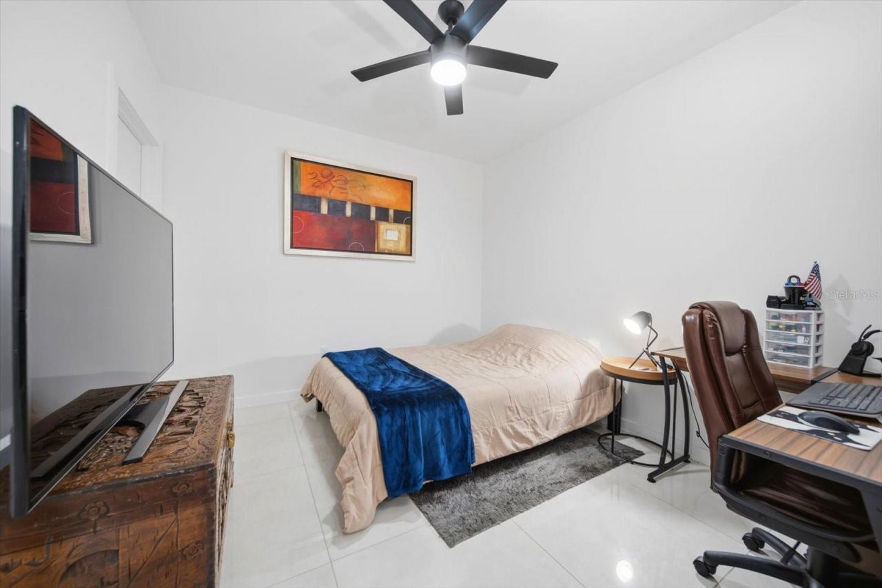 132 Mirror Lake, Unit 403, Saint Petersburg, FL 33701 Photo