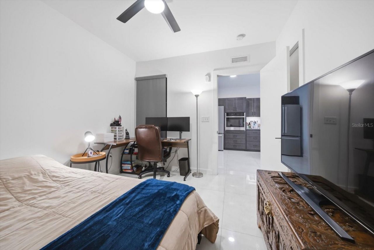 132 Mirror Lake, Unit 403, Saint Petersburg, FL 33701 Photo