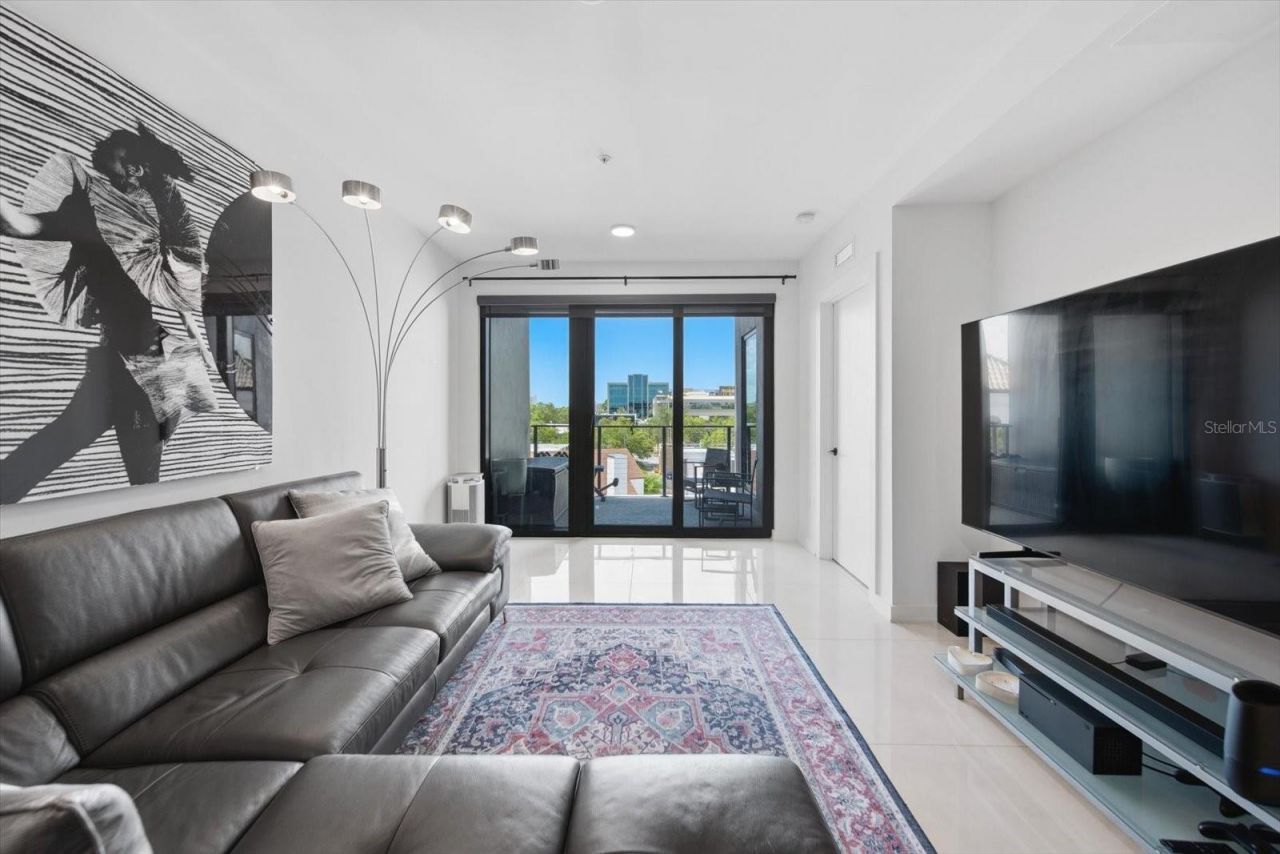 132 Mirror Lake, Unit 403, Saint Petersburg, FL 33701 Photo