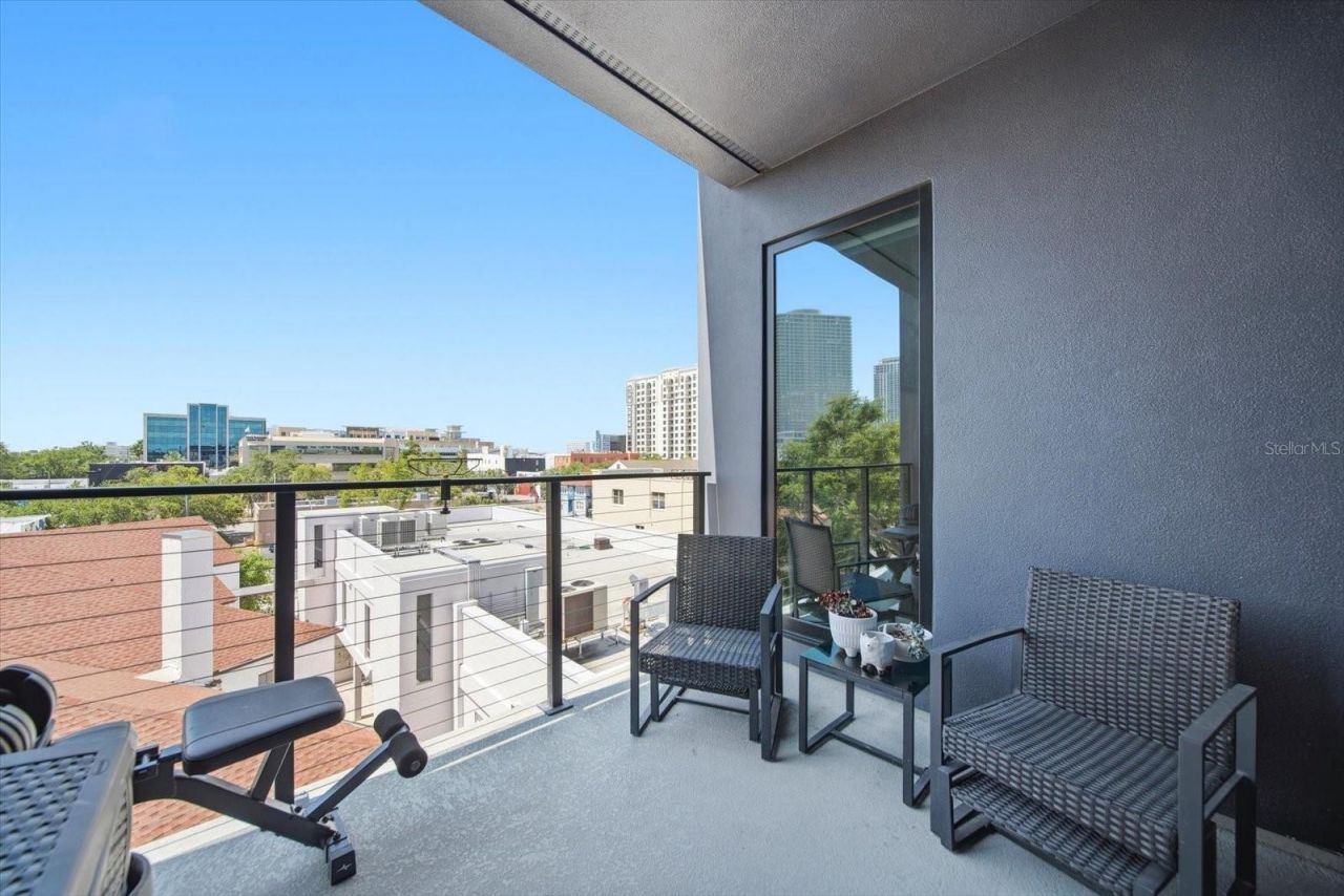 132 Mirror Lake, Unit 403, Saint Petersburg, FL 33701 Photo