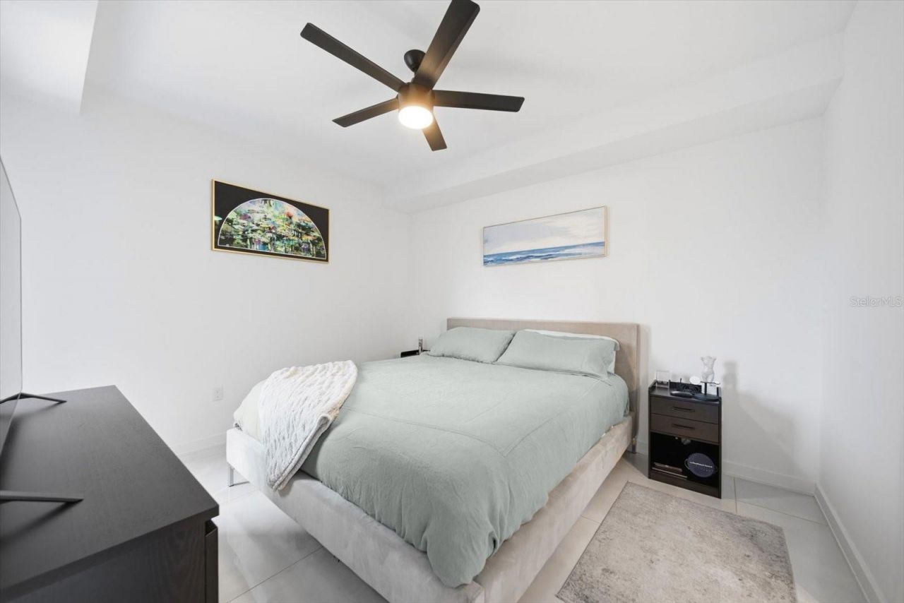 132 Mirror Lake, Unit 403, Saint Petersburg, FL 33701 Photo