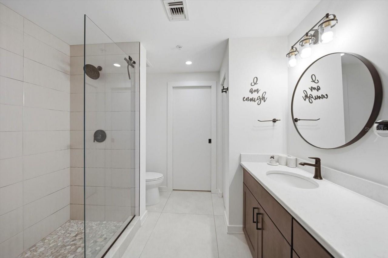 132 Mirror Lake, Unit 403, Saint Petersburg, FL 33701 Photo