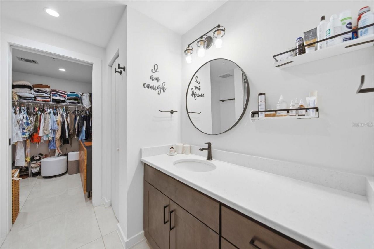 132 Mirror Lake, Unit 403, Saint Petersburg, FL 33701 Photo
