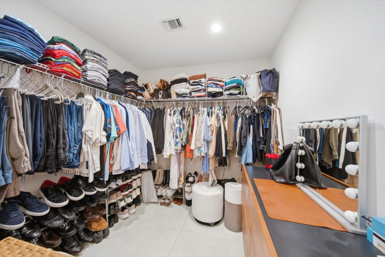 132 Mirror Lake, Unit 403, Saint Petersburg, FL 33701 Photo