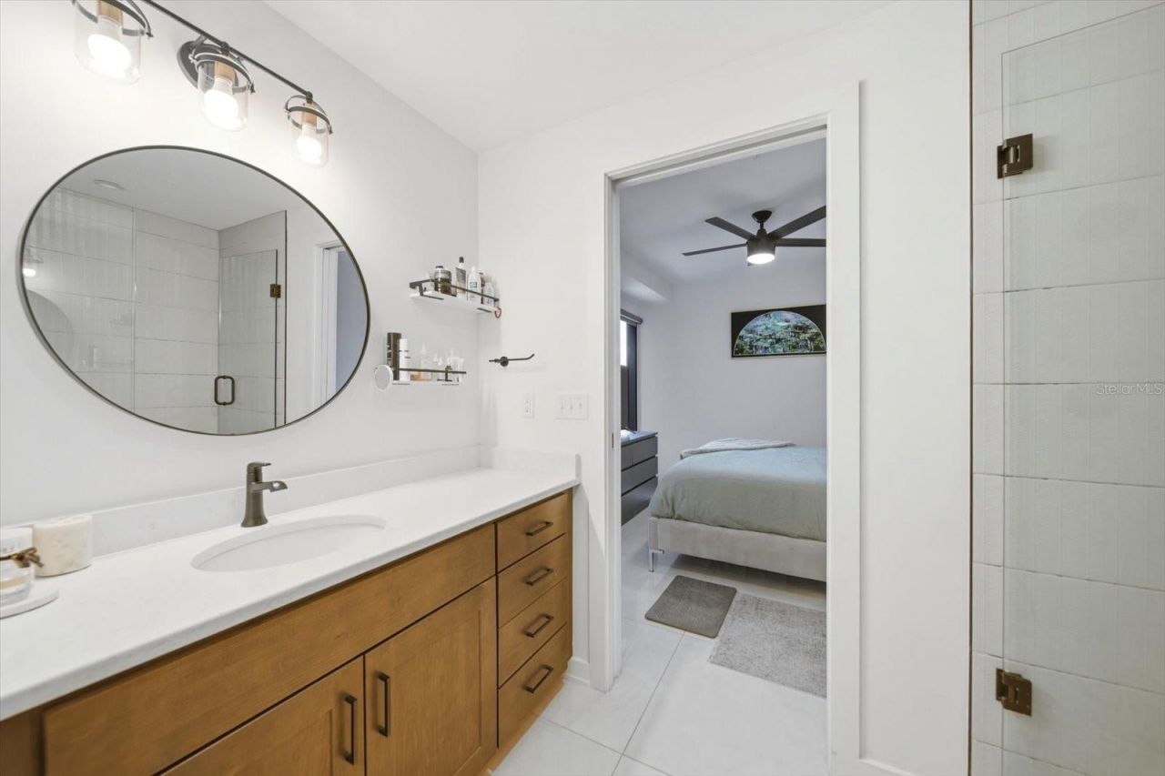 132 Mirror Lake, Unit 403, Saint Petersburg, FL 33701 Photo
