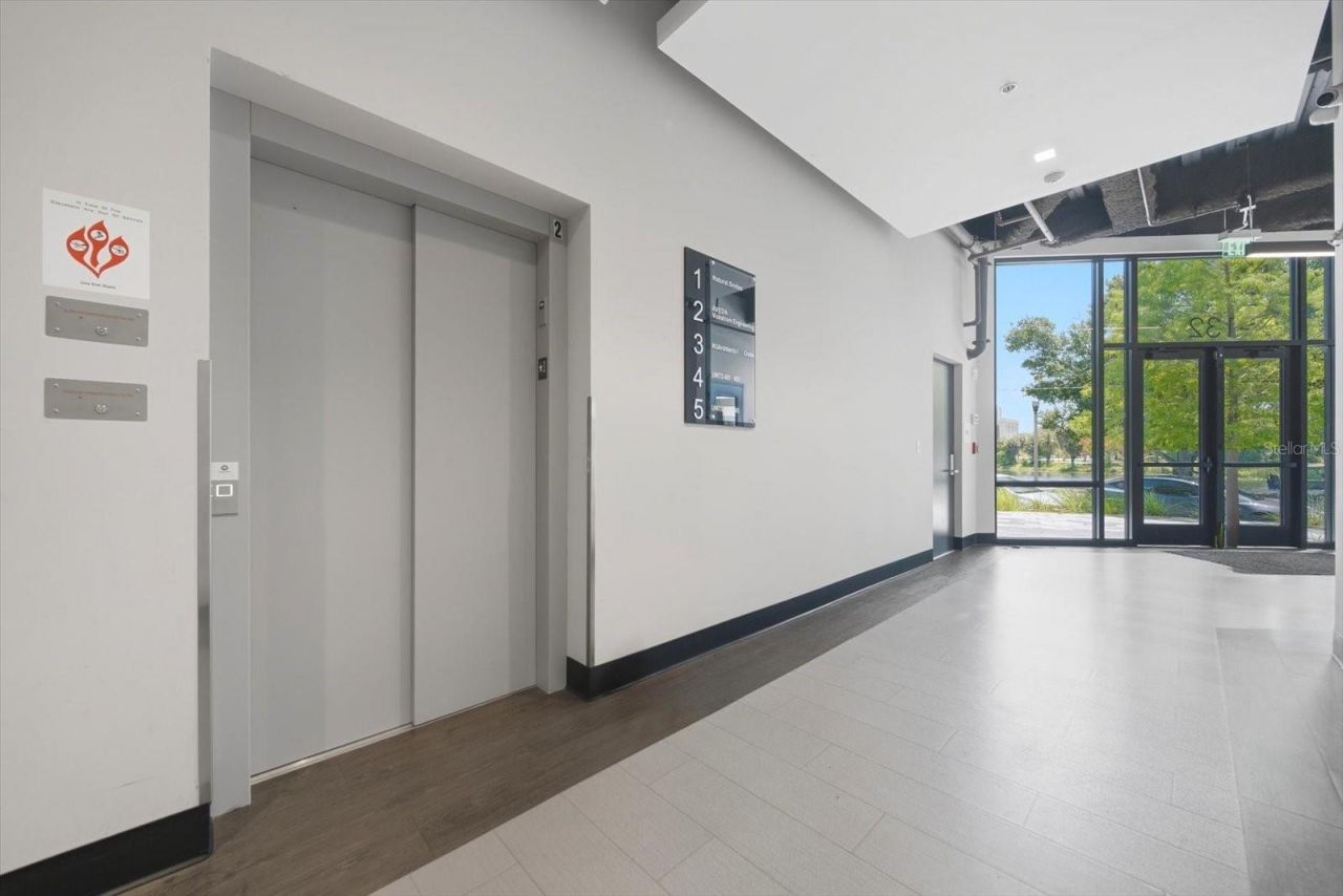 132 Mirror Lake, Unit 403, Saint Petersburg, FL 33701 Photo