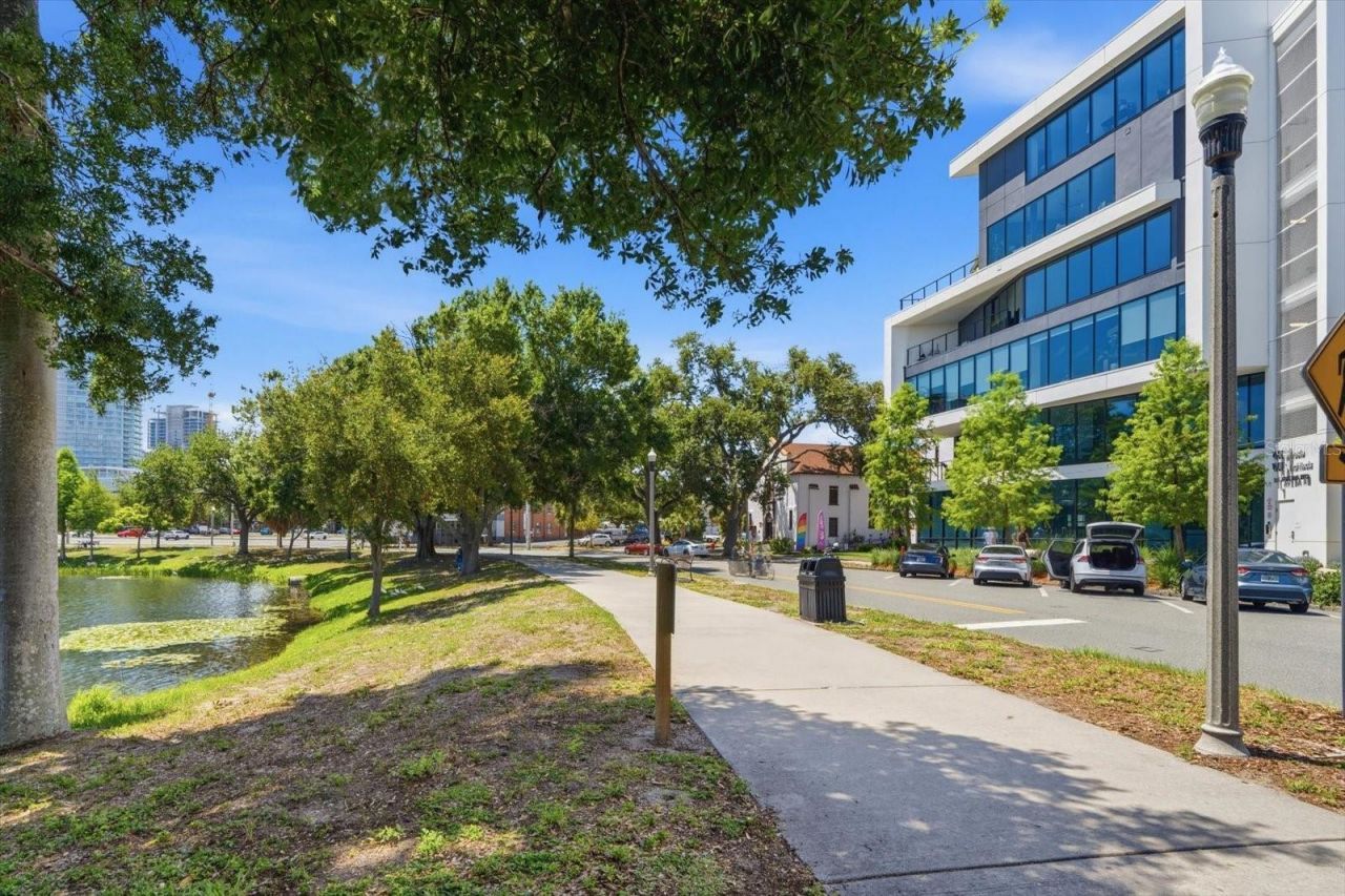 132 Mirror Lake, Unit 403, Saint Petersburg, FL 33701 Photo