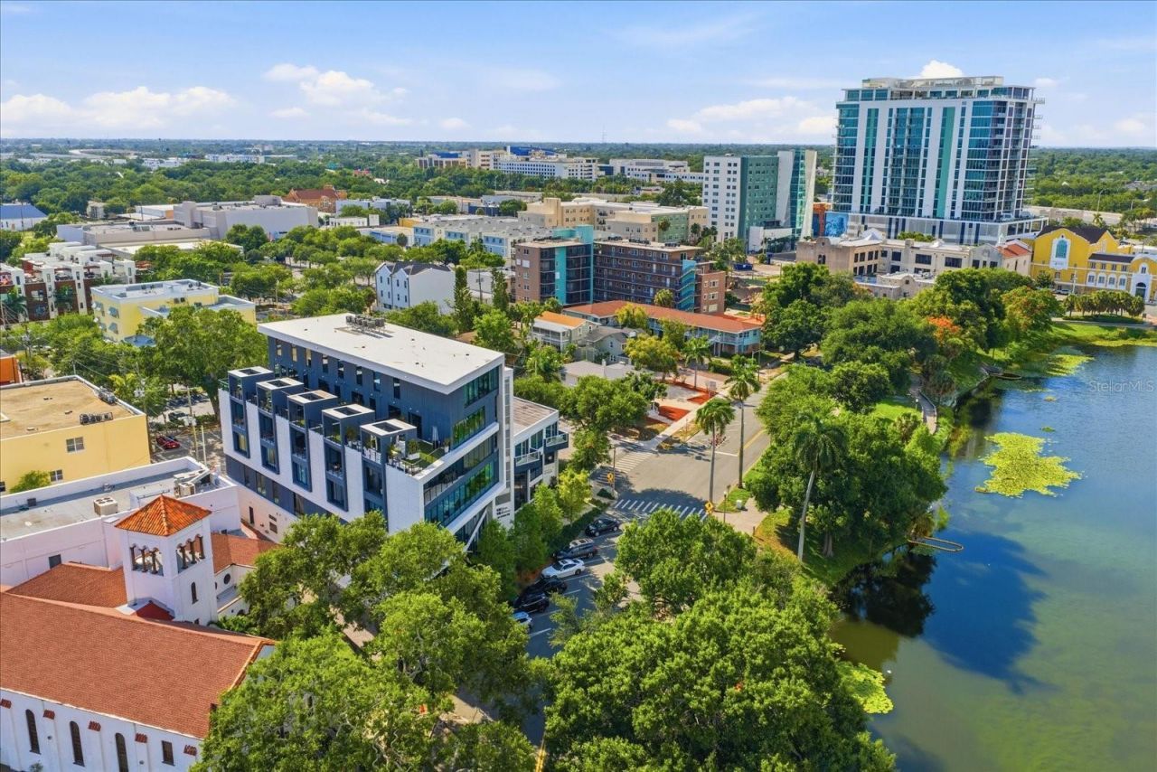 132 Mirror Lake, Unit 403, Saint Petersburg, FL 33701 Photo