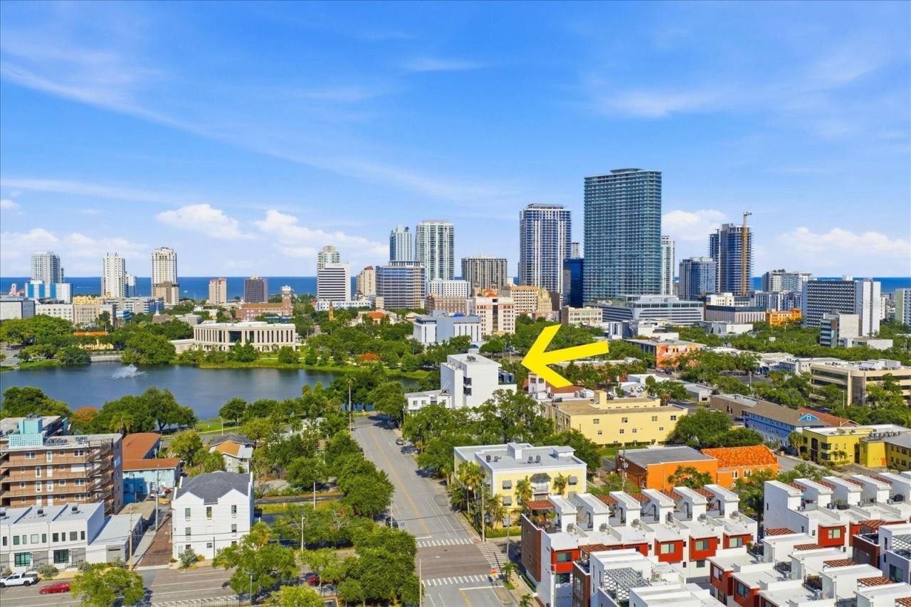 132 Mirror Lake, Unit 403, Saint Petersburg, FL 33701 Photo