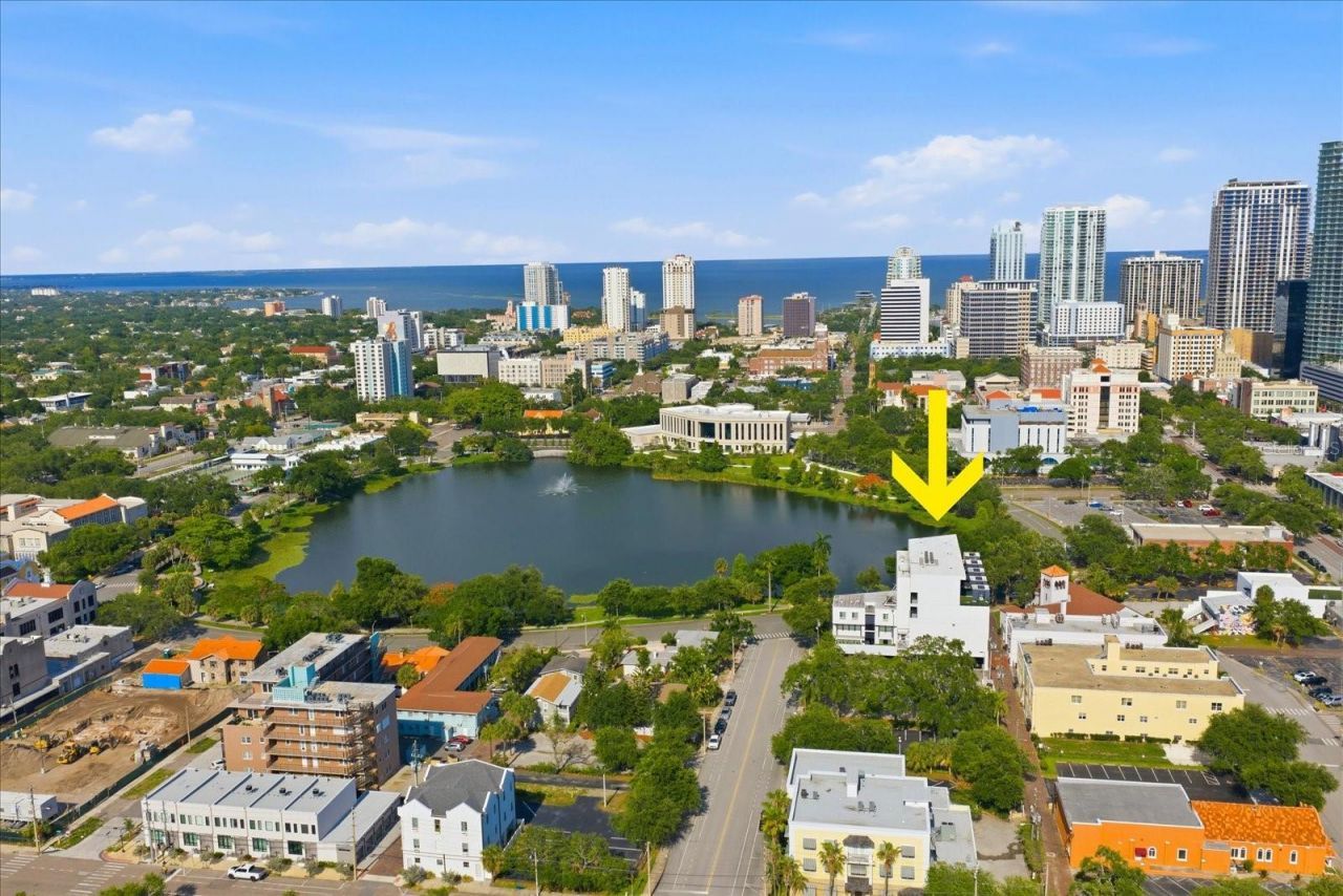 132 Mirror Lake, Unit 403, Saint Petersburg, FL 33701 Photo