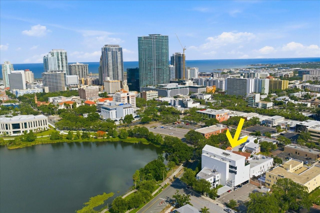 132 Mirror Lake, Unit 403, Saint Petersburg, FL 33701 Photo