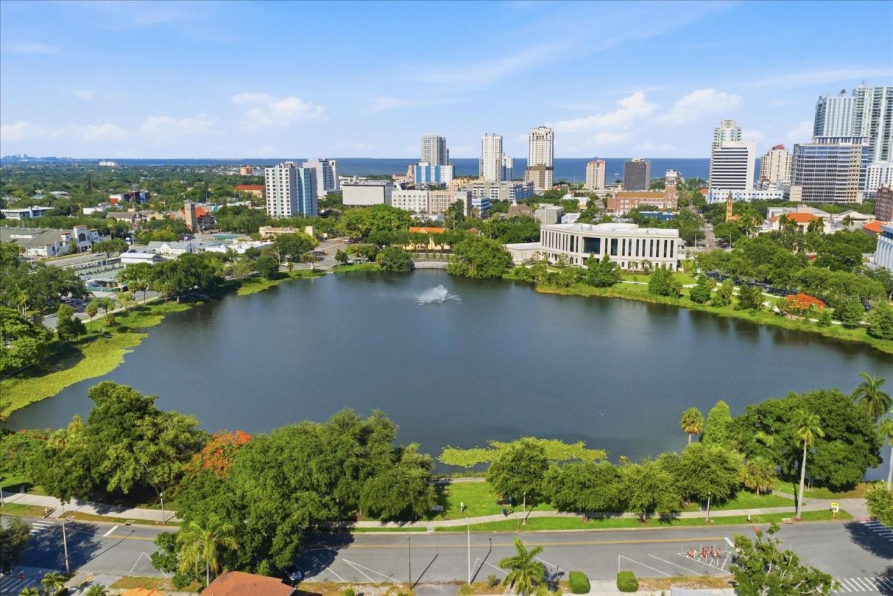 132 Mirror Lake, Unit 403, Saint Petersburg, FL 33701 Photo