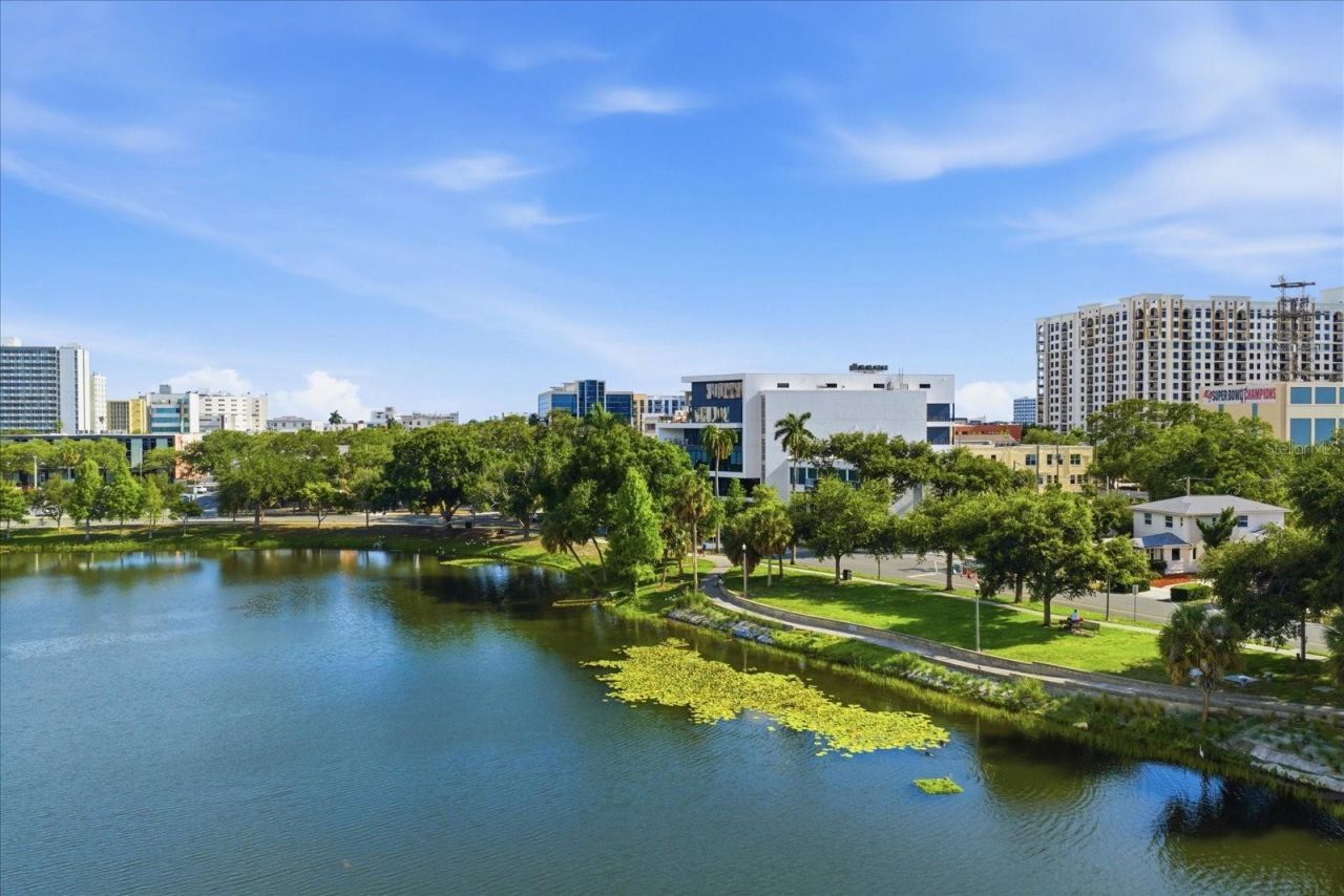 132 Mirror Lake, Unit 403, Saint Petersburg, FL 33701 Photo