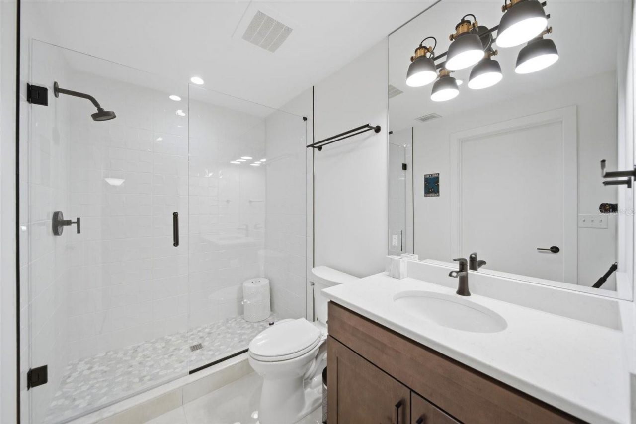 132 Mirror Lake, Unit 403, Saint Petersburg, FL 33701 Photo