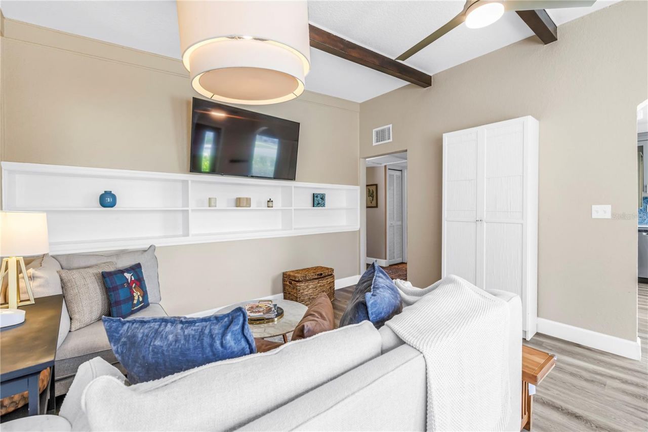 7599 Meadowlawn Drive N, Saint Petersburg, FL 33702 Photo