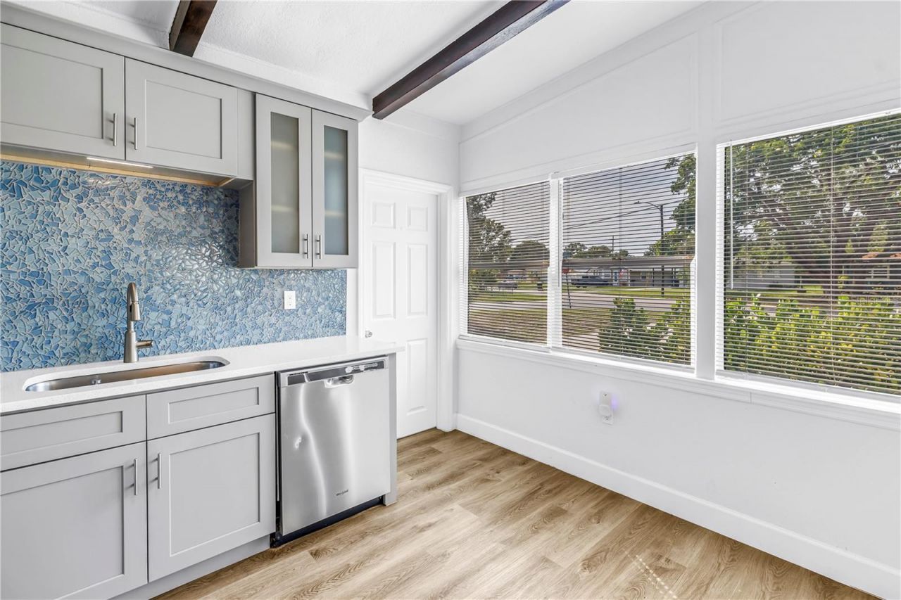 7599 Meadowlawn Drive N, Saint Petersburg, FL 33702 Photo