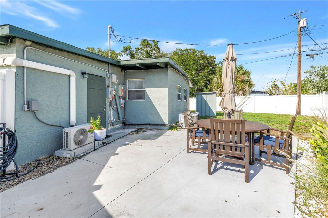 7599 Meadowlawn Drive N, Saint Petersburg, FL 33702 Photo