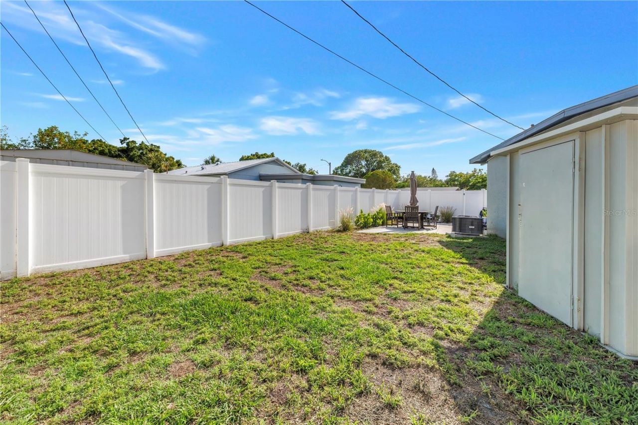 7599 Meadowlawn Drive N, Saint Petersburg, FL 33702 Photo