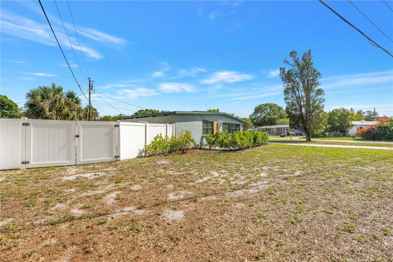 7599 Meadowlawn Drive N, Saint Petersburg, FL 33702 Photo